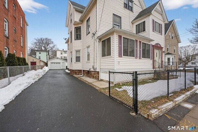 Building Photo - 129-131-131 Francis Ave