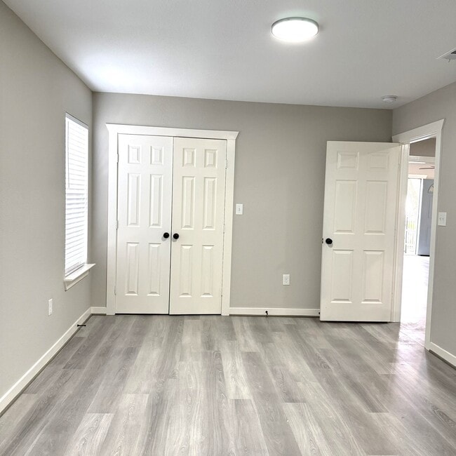 Building Photo - 4510 Kingsbury St