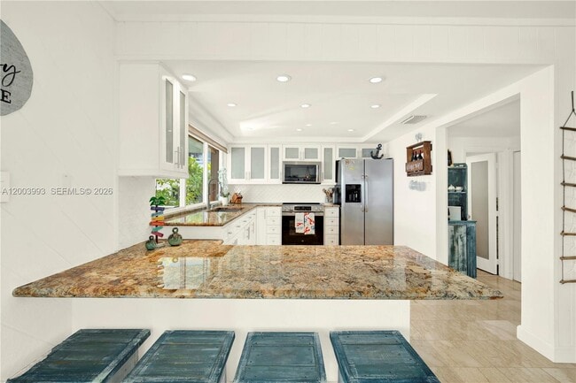 Building Photo - 69 Shoreland Dr