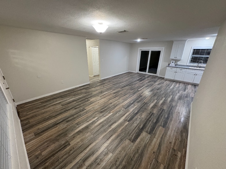 Building Photo - 680 N Court St