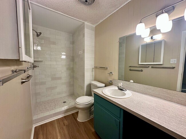 Building Photo - 5925 Caldwell Dr