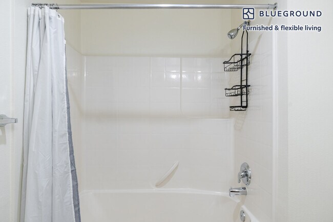 Building Photo - 362 Bellevue Way NE