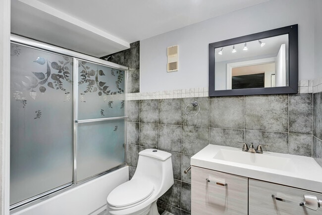 Building Photo - 480 NW 20th St