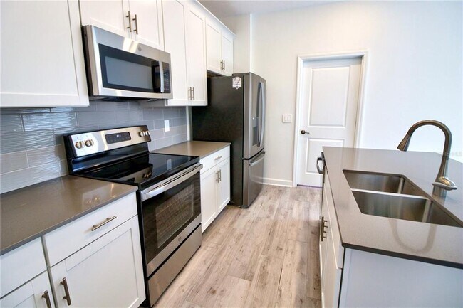 Building Photo - 11425 Listening Dr