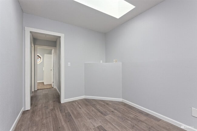 Building Photo - 31 E Peyton Pl