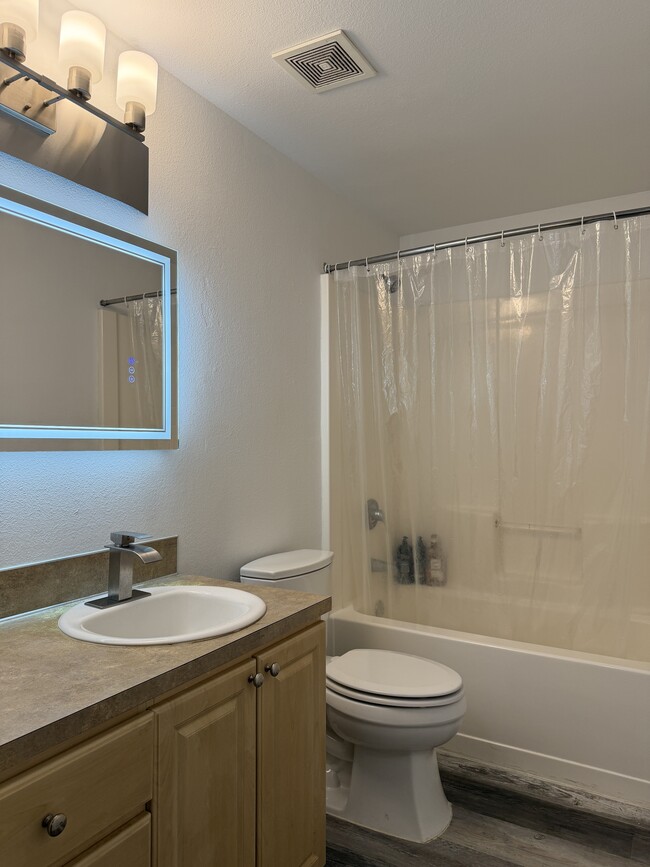 Building Photo - 1310 SE Fireweed Rd