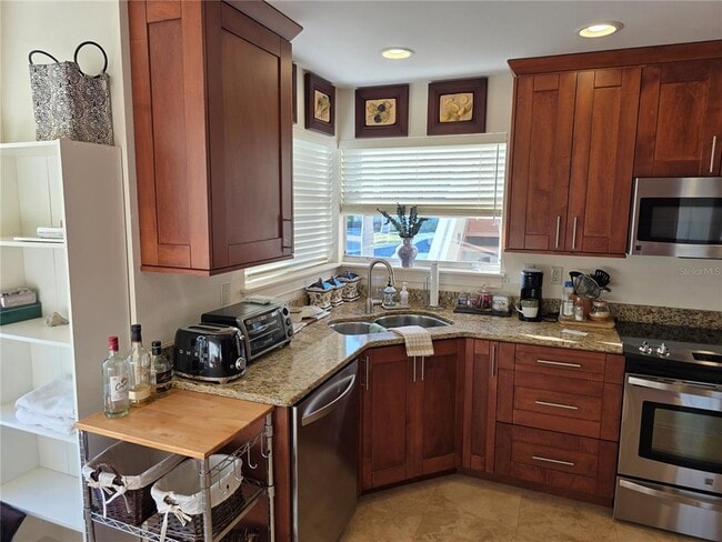 Building Photo - 6100 Bahia Del Mar Cir N