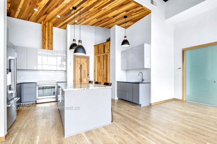 Building Photo - 1154 Division St