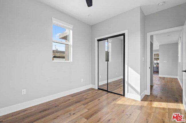 Building Photo - 3113 Hollydale Dr