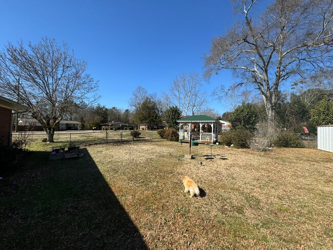 Building Photo - Cute East Athens Home in East Meadow!