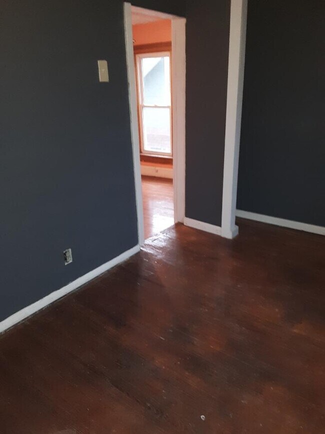 Building Photo - 4 bedroom in Akron OH 44301