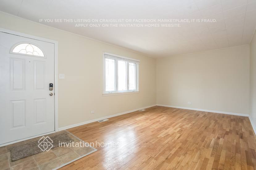 Building Photo - 8440 S Lockwood Ave
