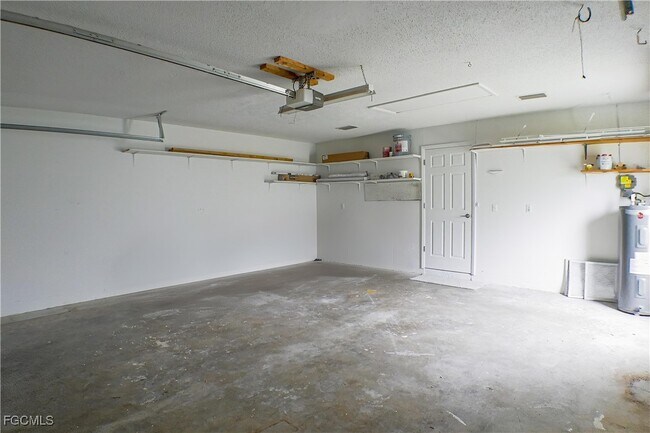 Building Photo - 911 SE 19th St