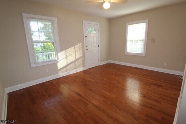 Building Photo - 30 White Meadow Ave