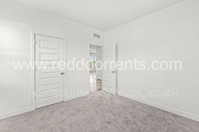 Building Photo - 2954 Grand Rdg Dr