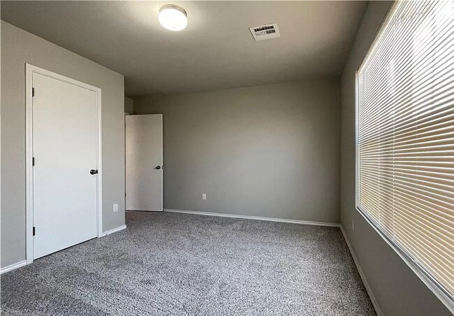Building Photo - Beautiful 3-Bedroom Home with Easy Access ...