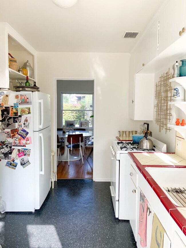 Building Photo - VENICE BEACH COTTAGE