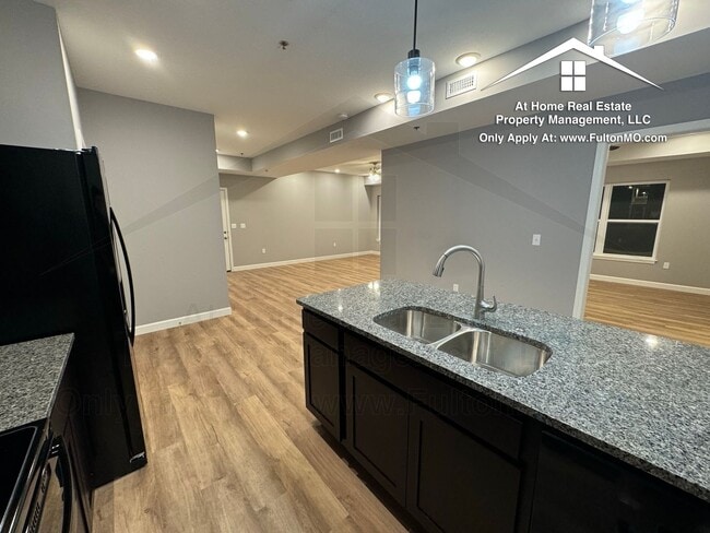 Building Photo - 2610 N Bluff St