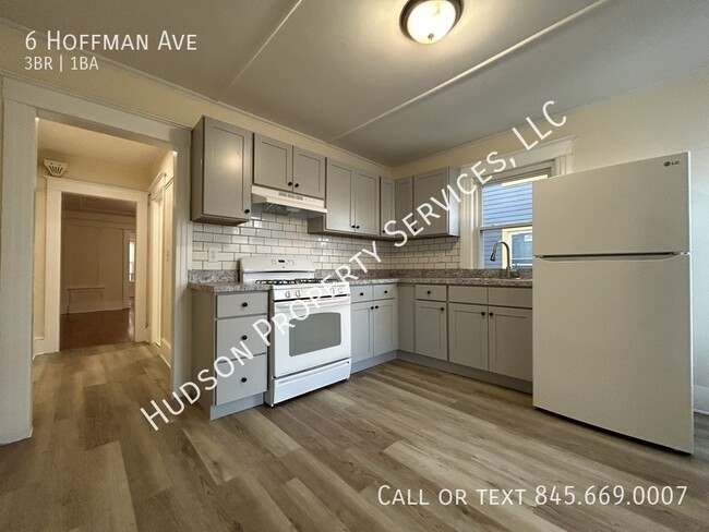 Building Photo - Beautiful and Newly Updated 1st Floor Apar...