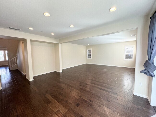 Building Photo - Perfect Shape Single Family Home in Dublin Hills