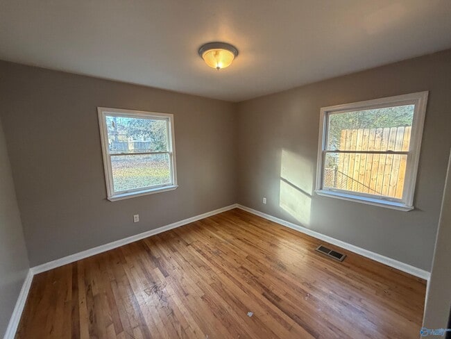 Building Photo - 1903 Enolam Blvd SE