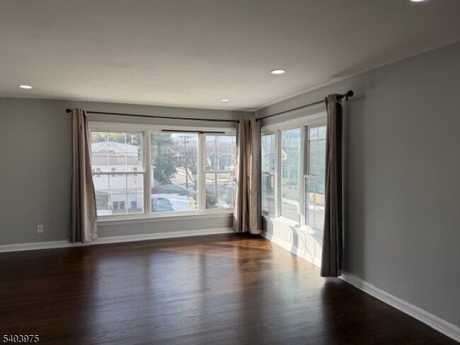 Building Photo - 10-06 1st St