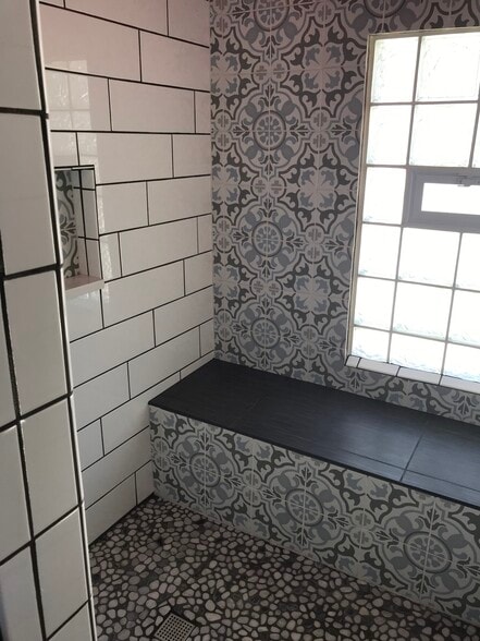 Building Photo - 325 S Main St