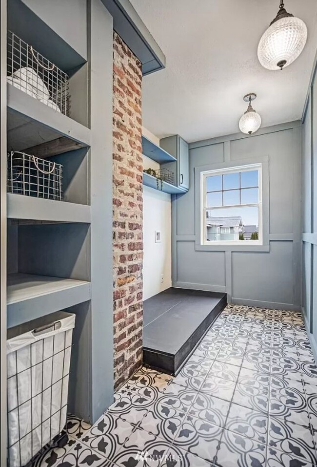 Building Photo - 14739LTa