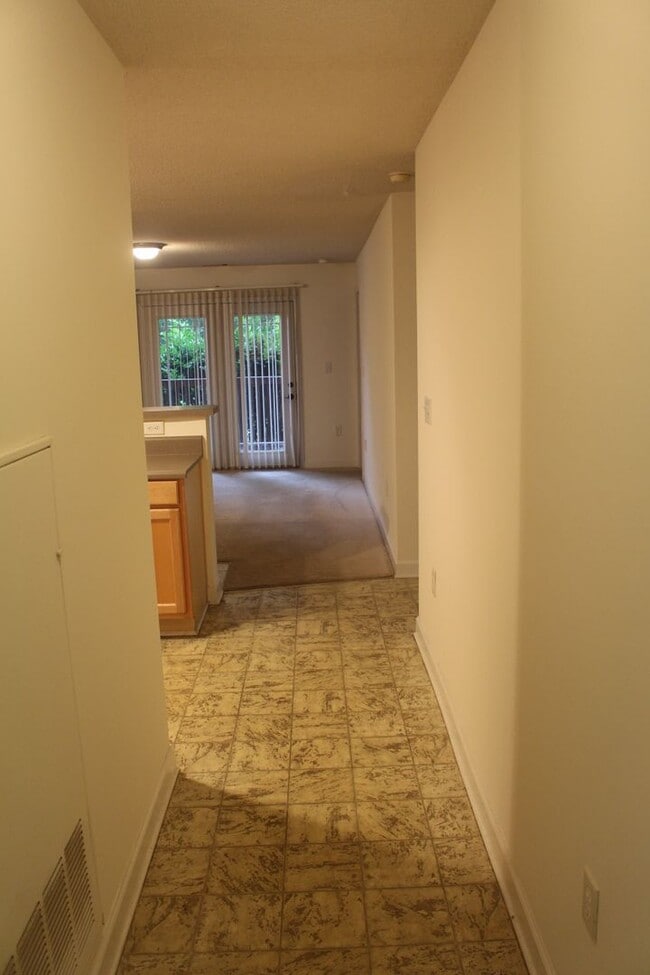 Building Photo - 611 Harts Cove Way