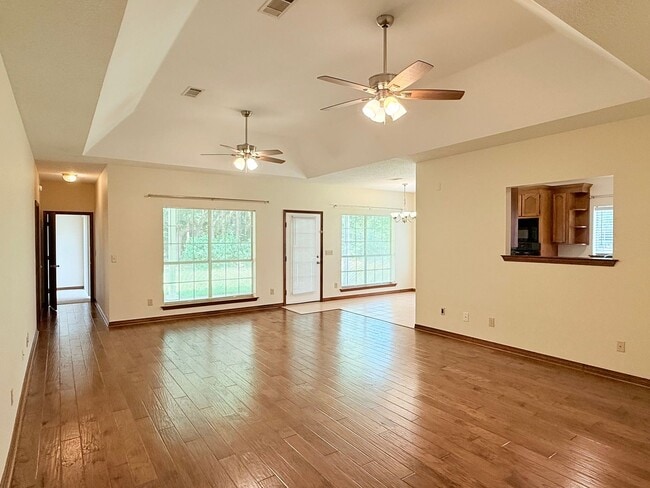 Building Photo - Custom Home On 1.78 Acre Lot