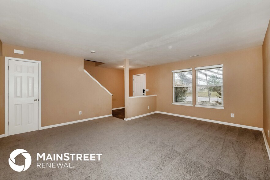 Building Photo - 8144 Wood Hollow Ln