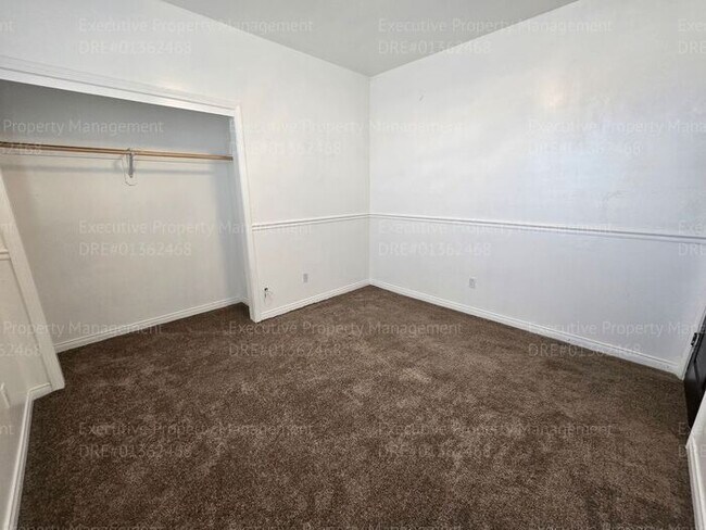 Building Photo - 3 bedroom/ 2.5 bathroom 2 story home.