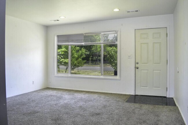 Building Photo - 924 Mount Pitt Ave