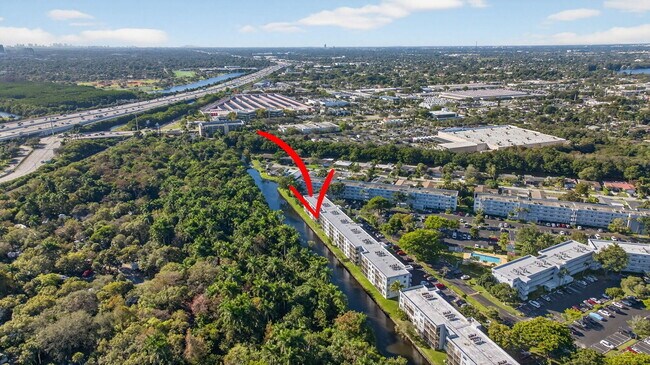 Building Photo - 107 Royal Pk Dr