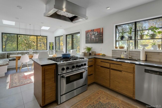 Building Photo - 16 Old Wagon Rd