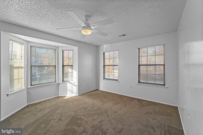 Building Photo - 194 Darwin Ln