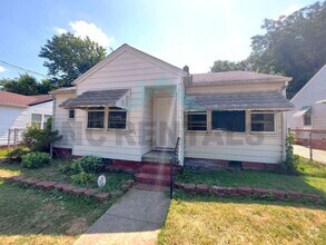 Building Photo - UNDER RENOVATION: 2-Bedrooms and 1-Bathroo...