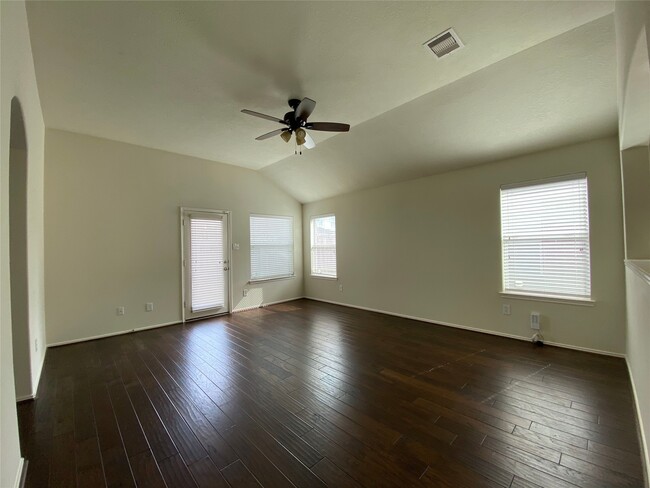 Building Photo - 21419 Colton Cove Dr
