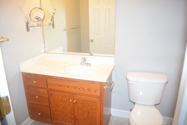 Building Photo - Hollar Duplex Conover