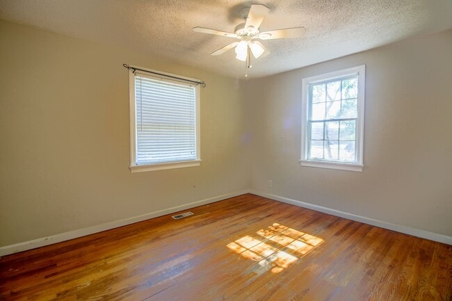 Building Photo - Midtown Brick home