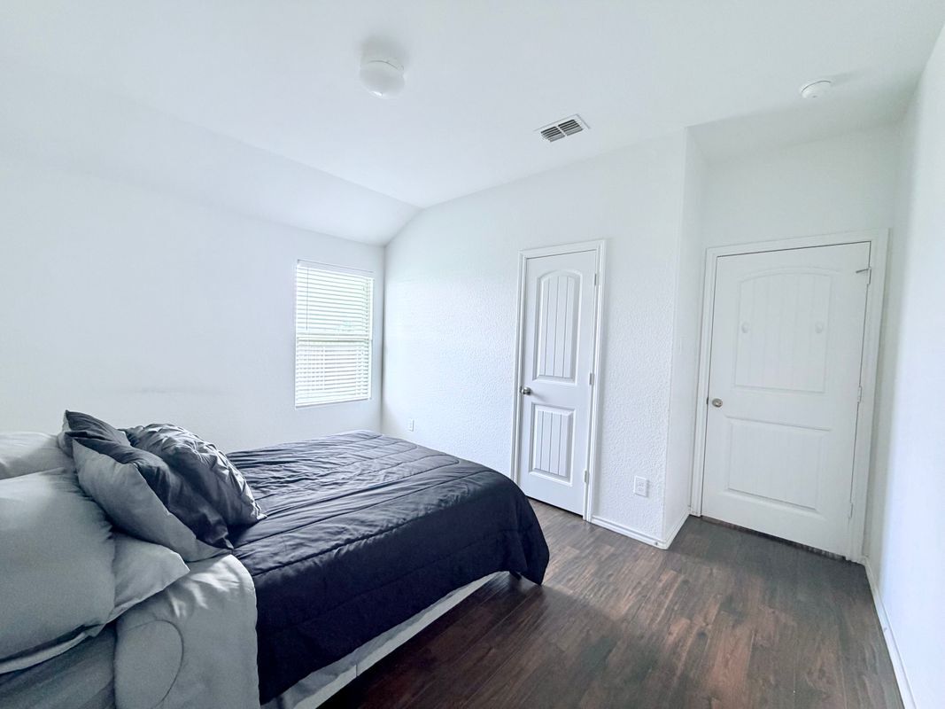 Building Photo - 520 Cantebury Park Ln