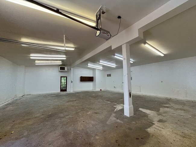 Building Photo - 344 Lowell St