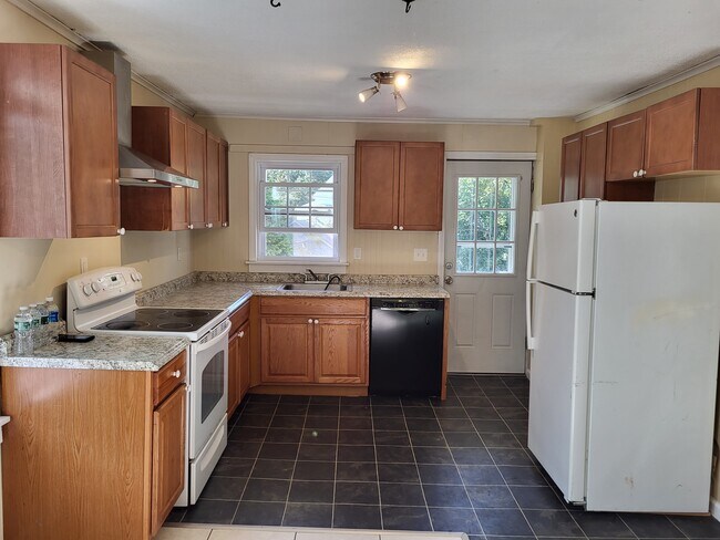 Building Photo - 91 Summit St