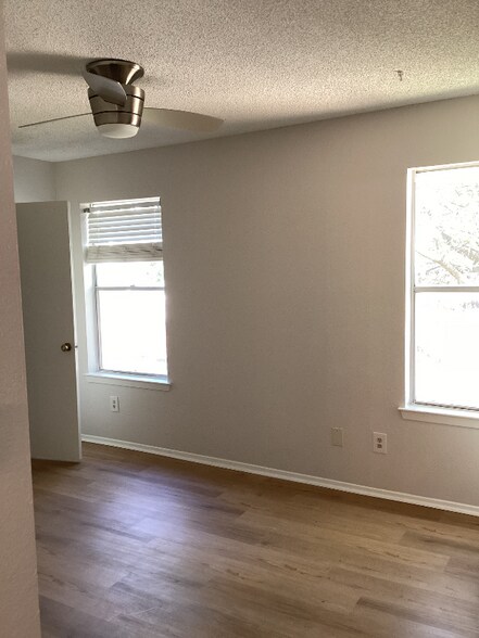 Building Photo - 12136 Thompkins Dr