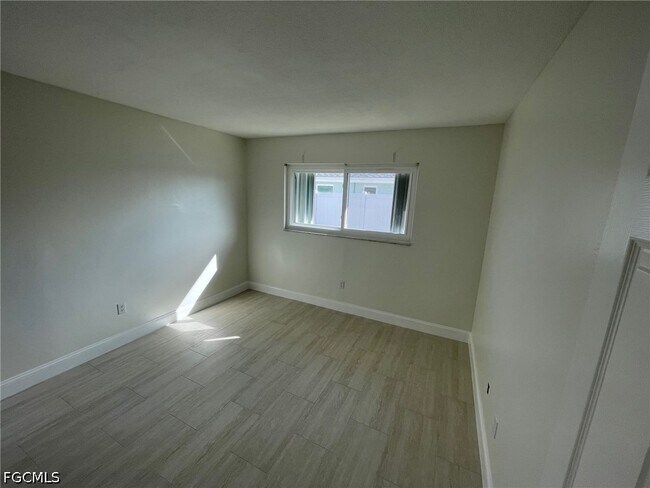 Building Photo - 3502 SE 22nd Pl