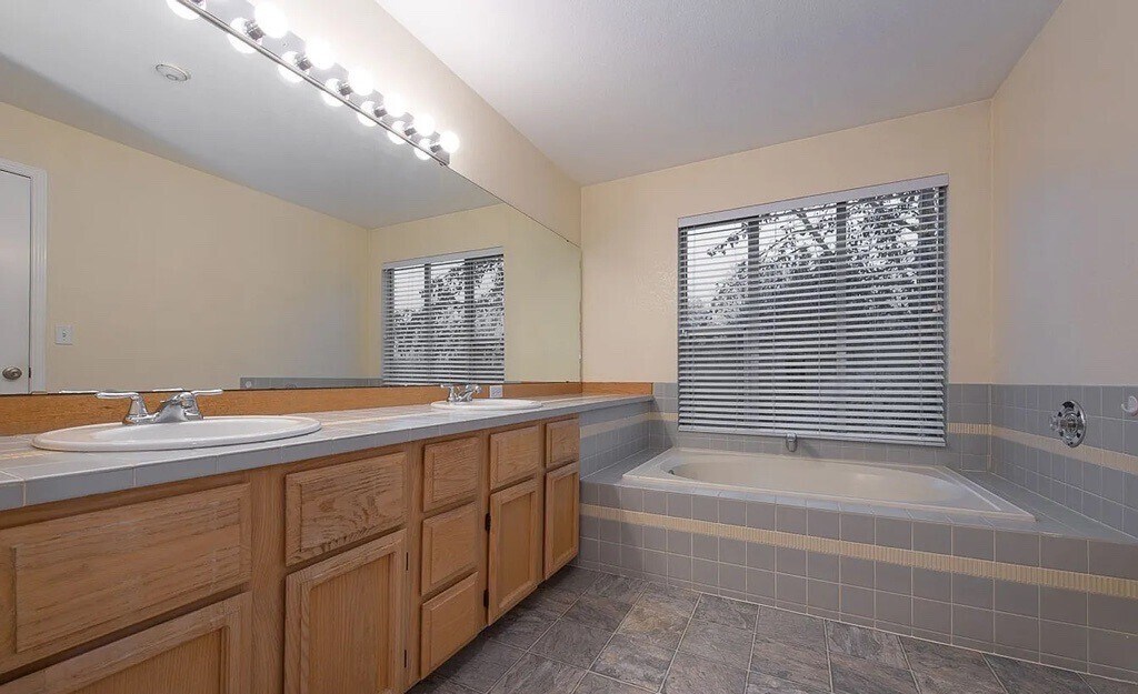 Building Photo - 7250 Old Redmond Rd