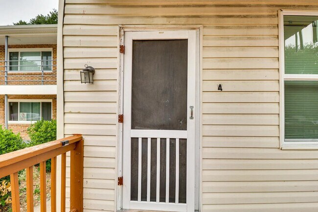 Building Photo - 9611 3rd View St