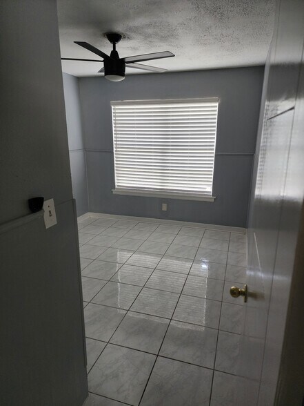 Building Photo - 304 Staunton St