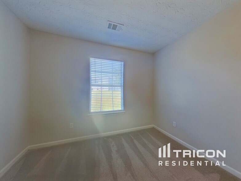 Building Photo - 1005 Ulster Ct
