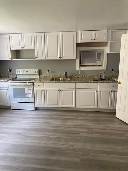 Building Photo - 1150 Chapel St